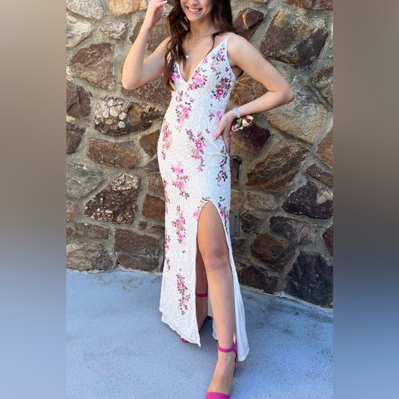 Hand beaded Dress - Picture 2 of 10